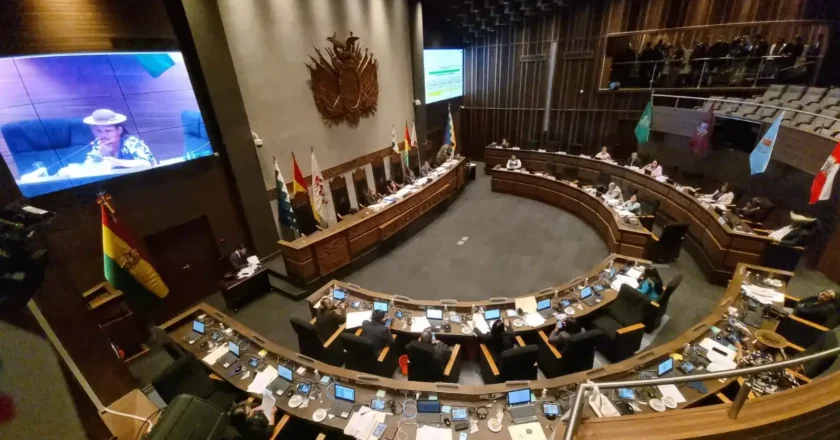 Senado aprueba ley corta para anular el alza de tarifas aéreas fijadas por la ATT