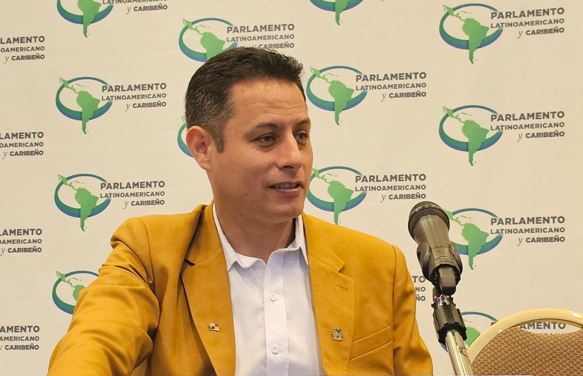 Freddy Vidovic aclara que Edmand Lara no es opositor al Gobierno de Rodrigo Paz