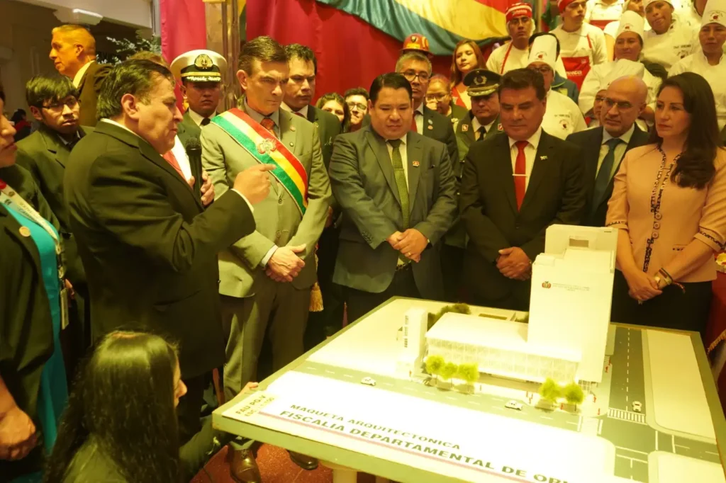 Fiscal general presenta maqueta para la construcción del nuevo edificio de la Fiscalía Departamental de Oruro
