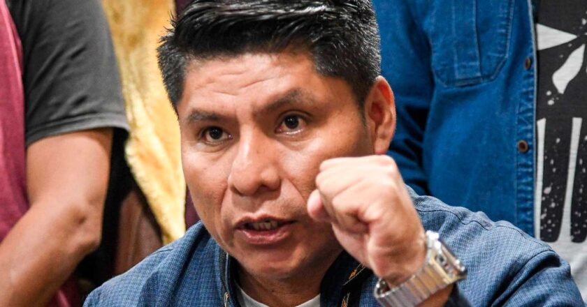 Leonardo Loza oficializa su candidatura en Cochabamba