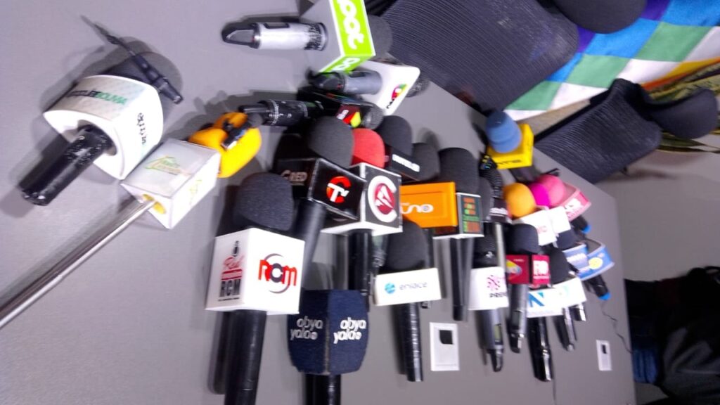 Periodista de El Alto recibe nueve días de impedimento tras agresión; investigan robo y lesiones