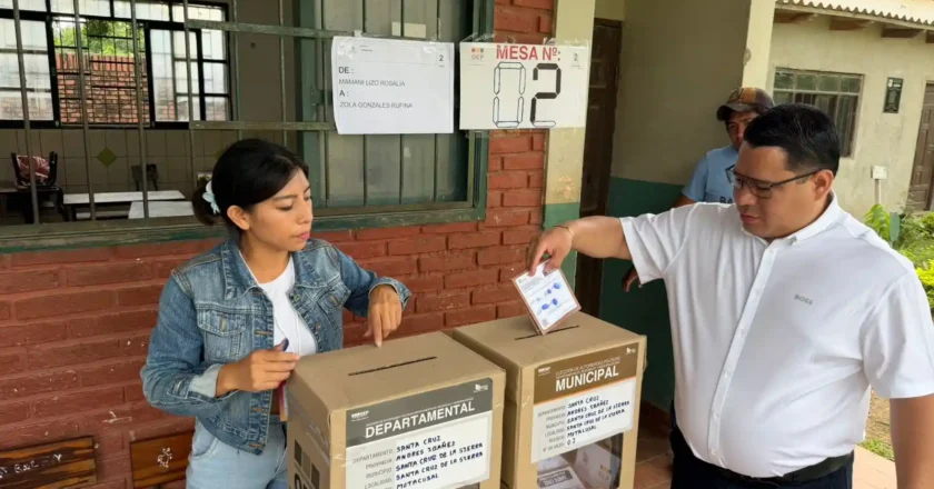 Fiscal General del Estado emite su voto y convoca a la ciudadanía a participar de una jornada democrática tranquila