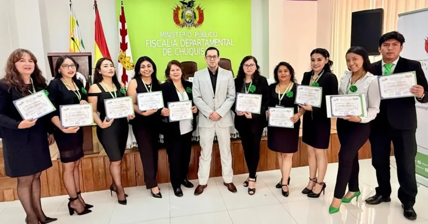 Fiscalía de Chuquisaca impulsa el acceso a la justicia inclusiva con servidores públicos certificados en lengua de señas bolivianas