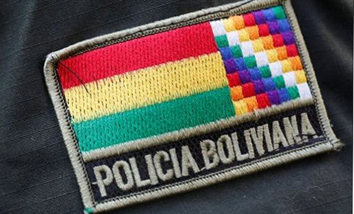 Roban armas de fuego a tres policías en la plaza Villarroel de La Paz