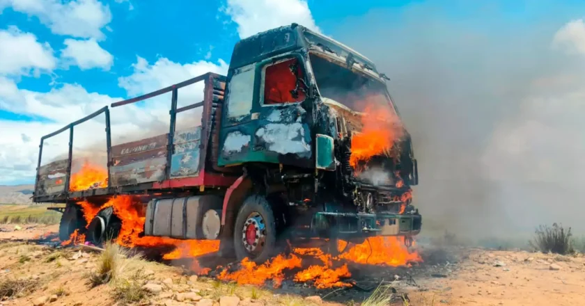 La Aduana incinera camión con ropa usada de contrabando en Chocorozi