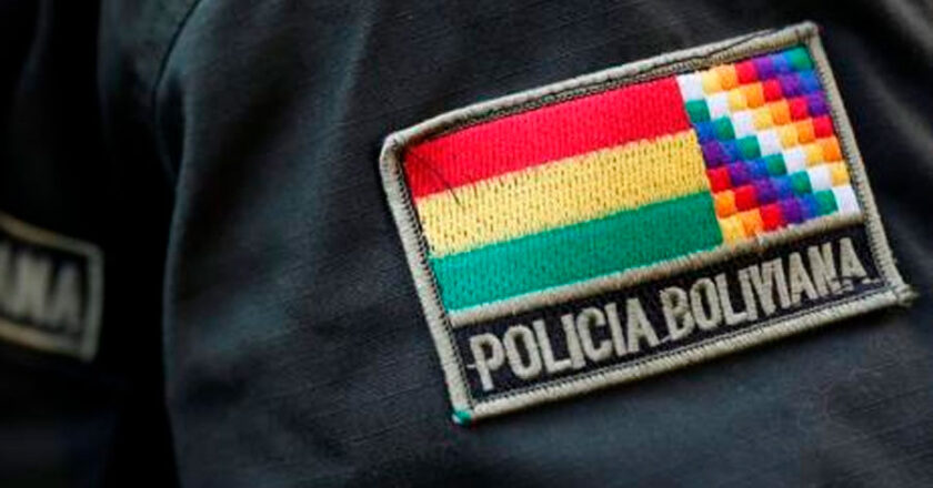 Tres policías son enviados a prisión acusados de extorsionar a vendedores de celulares en El Alto