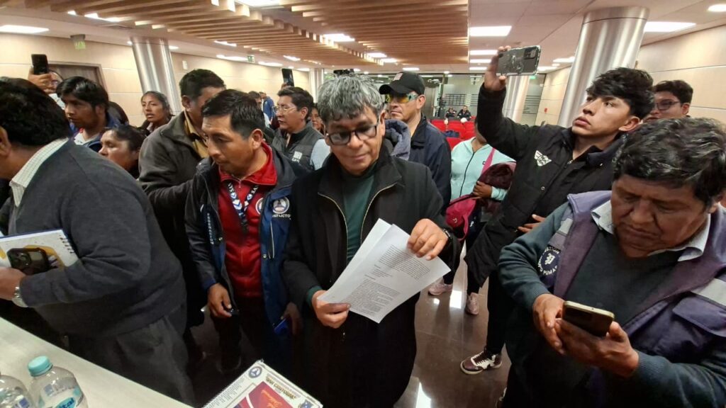 Oruro levanta paro del transporte tras acuerdo por calidad de combustible, sector sigue en emergencia