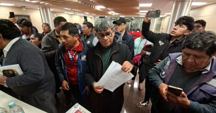 Oruro levanta paro del transporte tras acuerdo por calidad de combustible, sector sigue en emergencia