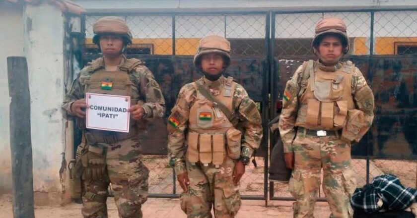 Custodios militares resguardan material electoral en Chuquisaca a un día de la votación