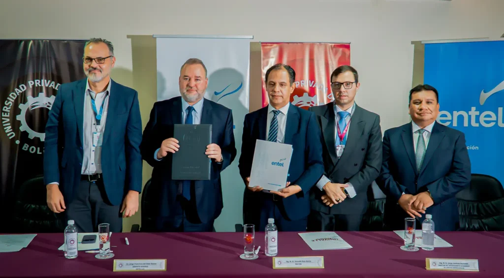 ENTEL, Univalle, tecnología 5G, educación Bolivia, talento joven, Cochabamba, innovación