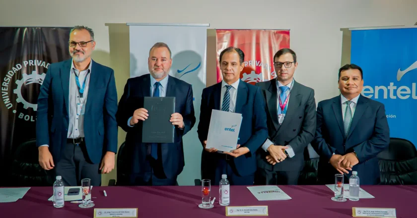 ENTEL impulsa el talento joven y fortalece alianza con Univalle para el desarrollo tecnológico