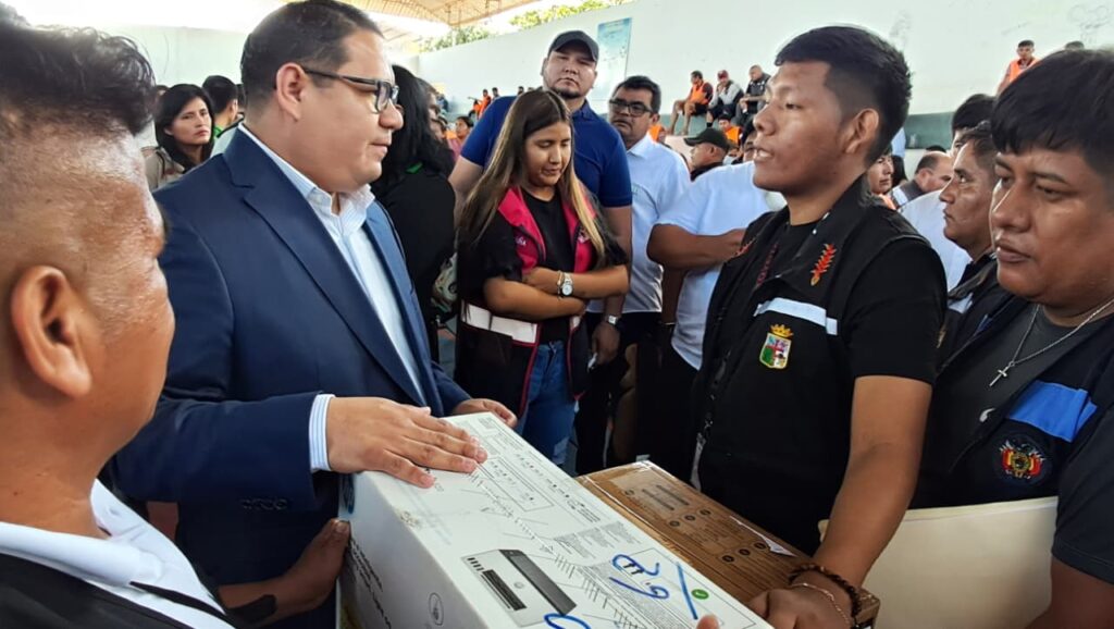 Fiscal General fortalece gestión penitenciaria con entrega de equipos de impresión y digitalización en Palmasola