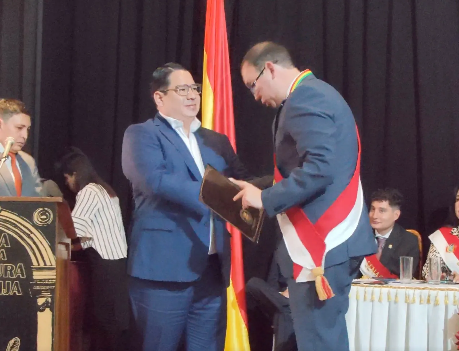 Fiscal general es reconocido por la Brigada Parlamentaria de Tarija por su destacada labor en defensa de los derechos de la sociedad