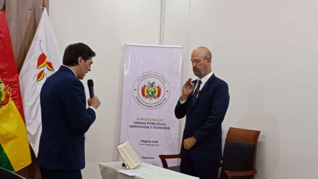 Zamora posesiona a Eduardo Valdivia como nuevo gerente de BoA