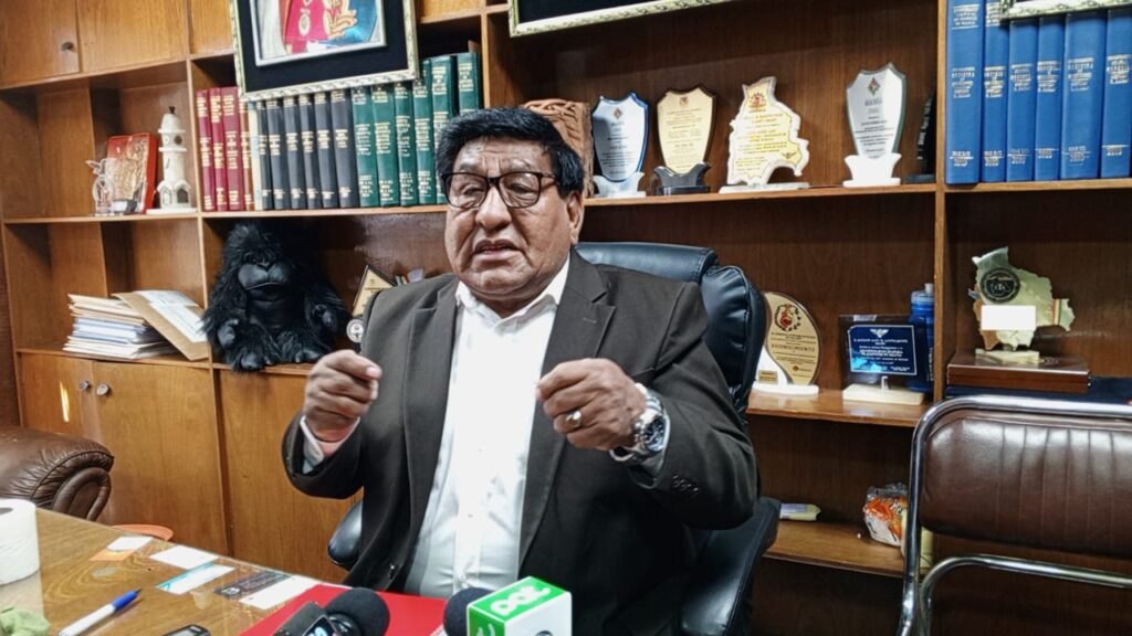 Choferes exigen presencia de Rodrigo Paz en diálogo por combustibles y ratifican paro