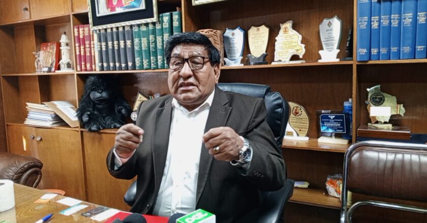 Choferes exigen presencia de Rodrigo Paz en diálogo por combustibles y ratifican paro