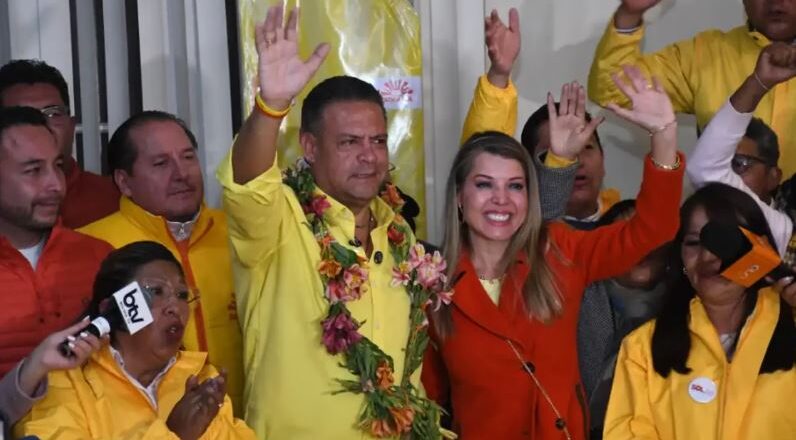 TSE confirma que no habrá balotaje en La Paz y proclama a Luis Revilla como gobernador electo