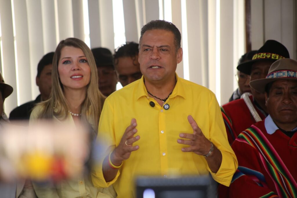 Luis Revilla acusa a René Yahuasi y NGP de “escándalo de pegas” en la Gobernación de La Paz
