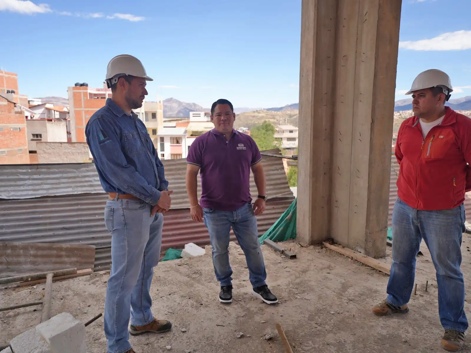 Fiscal General inspecciona avance de la construcción del edificio para la lucha contra la violencia en Chuquisaca