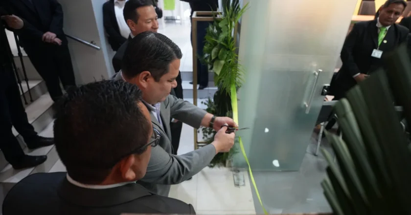 Fiscal general inaugura moderno auditorio en la Fiscalía Departamental de Cochabamba para fortalecer la capacitación institucional
