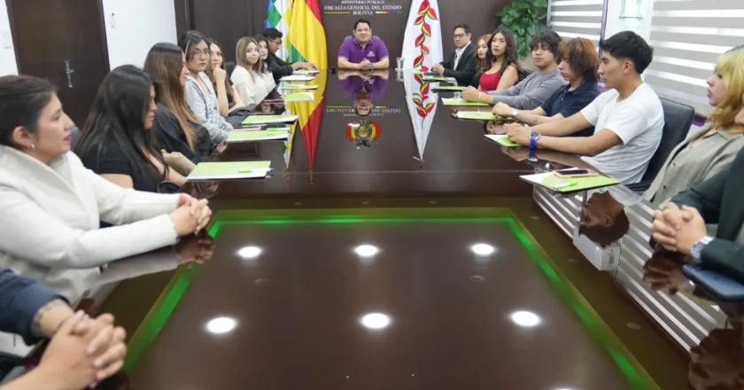 Fiscalía General del Estado abre sus puertas en visita académica a futuros abogados de la Universidad Católica Boliviana “San Pablo” – sede La Paz