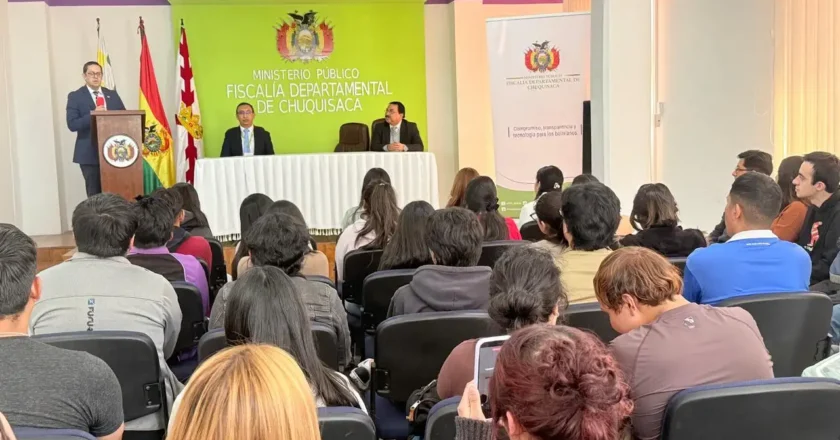 Fiscalía de Chuquisaca capacita a estudiantes de UNIVALLE sobre el Ecosistema ROMA y la Ley N° 1636