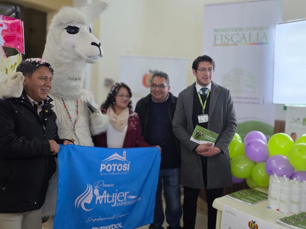 Fiscalía de Potosí socializa los beneficios de la conciliación durante la feria “Mujer Emprendedora” por el Día de la Madre