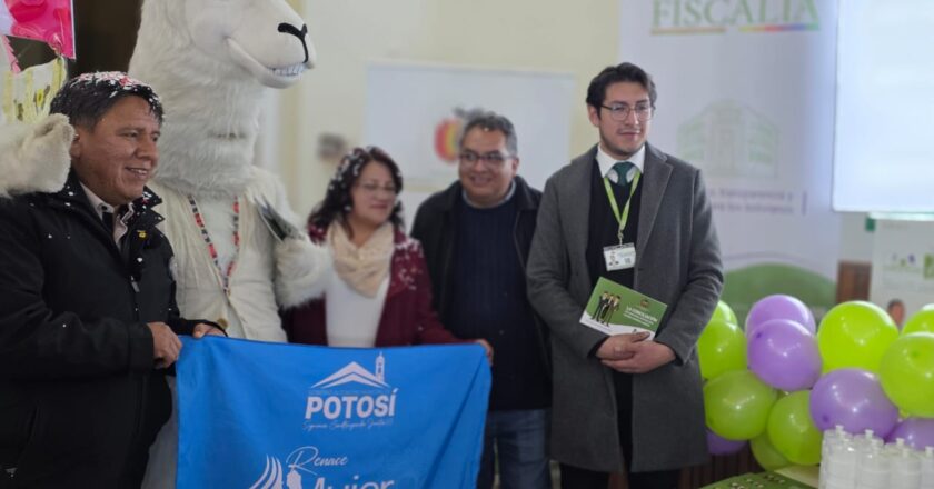 Fiscalía de Potosí socializa los beneficios de la conciliación durante la feria “Mujer Emprendedora” por el Día de la Madre