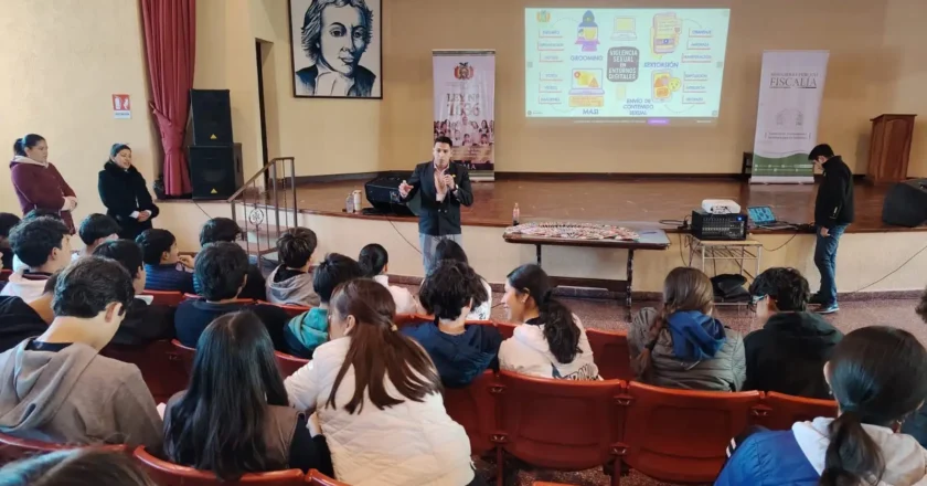 Fiscalía de Tarija capacita a más de 200 estudiantes sobre la Ley N.º 1636 en entornos digitales