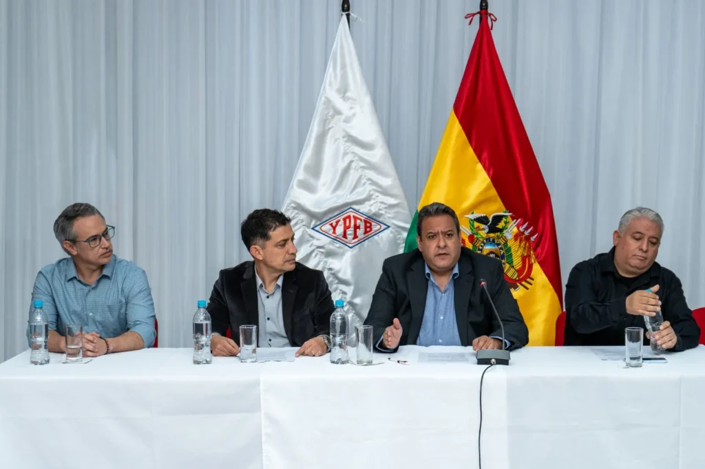 YPFB identifica tres causas de la gasolina desestabilizada y asegura que la crisis fue controlada