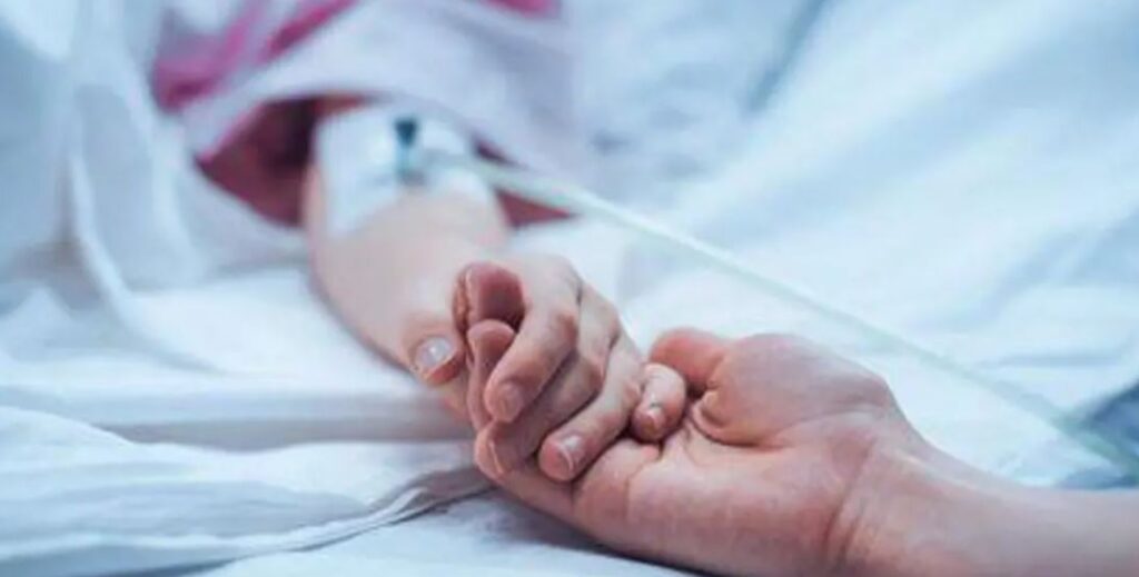 Fallece niña con diagnóstico confirmado de sarampión en Santa Cruz
