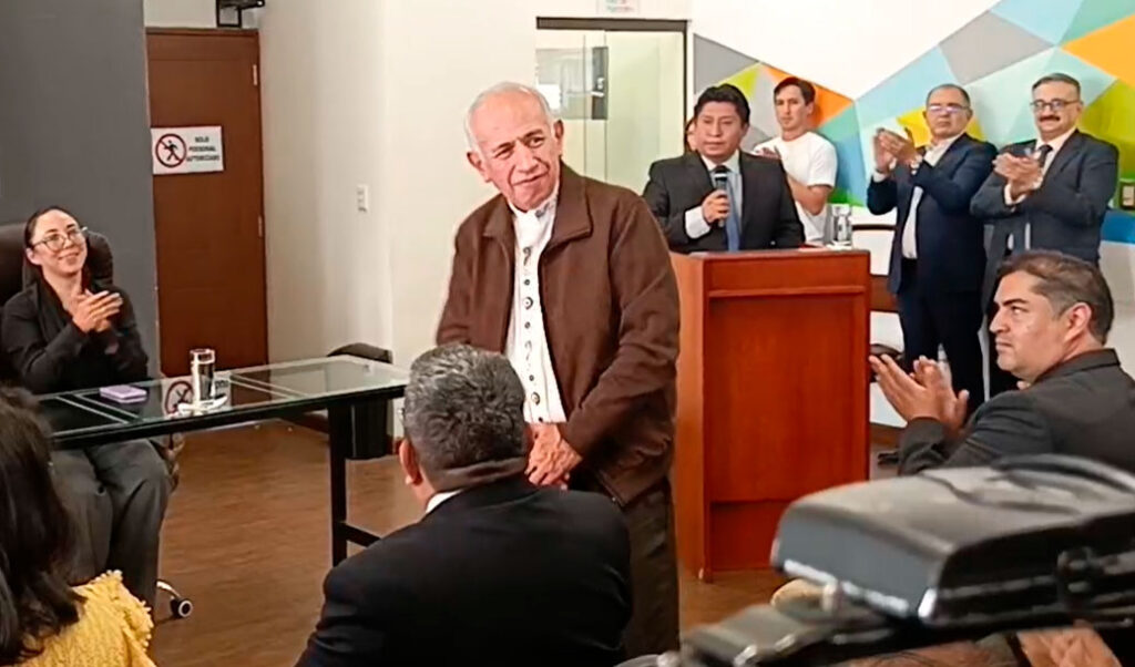 Dockweiler presenta su gabinete municipal en La Paz
