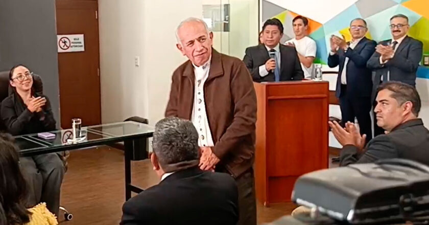 Dockweiler presenta su gabinete municipal en La Paz