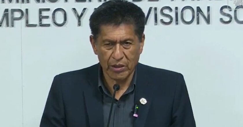 Ministro de Trabajo convoca a la COB al diálogo y afirma que paro indefinido es ilegal