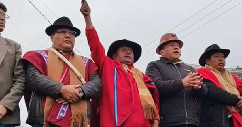 COB, Nilton Condori y Ponchos Rojos firman pacto y exigen la renuncia de Rodrigo Paz