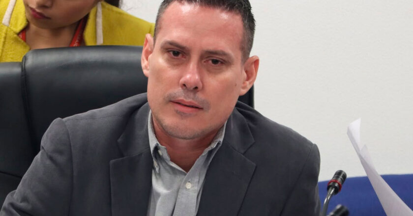 Libre anuncia interpelación a ministro de Gobierno y advierte que podría ser censurado por los bloqueos