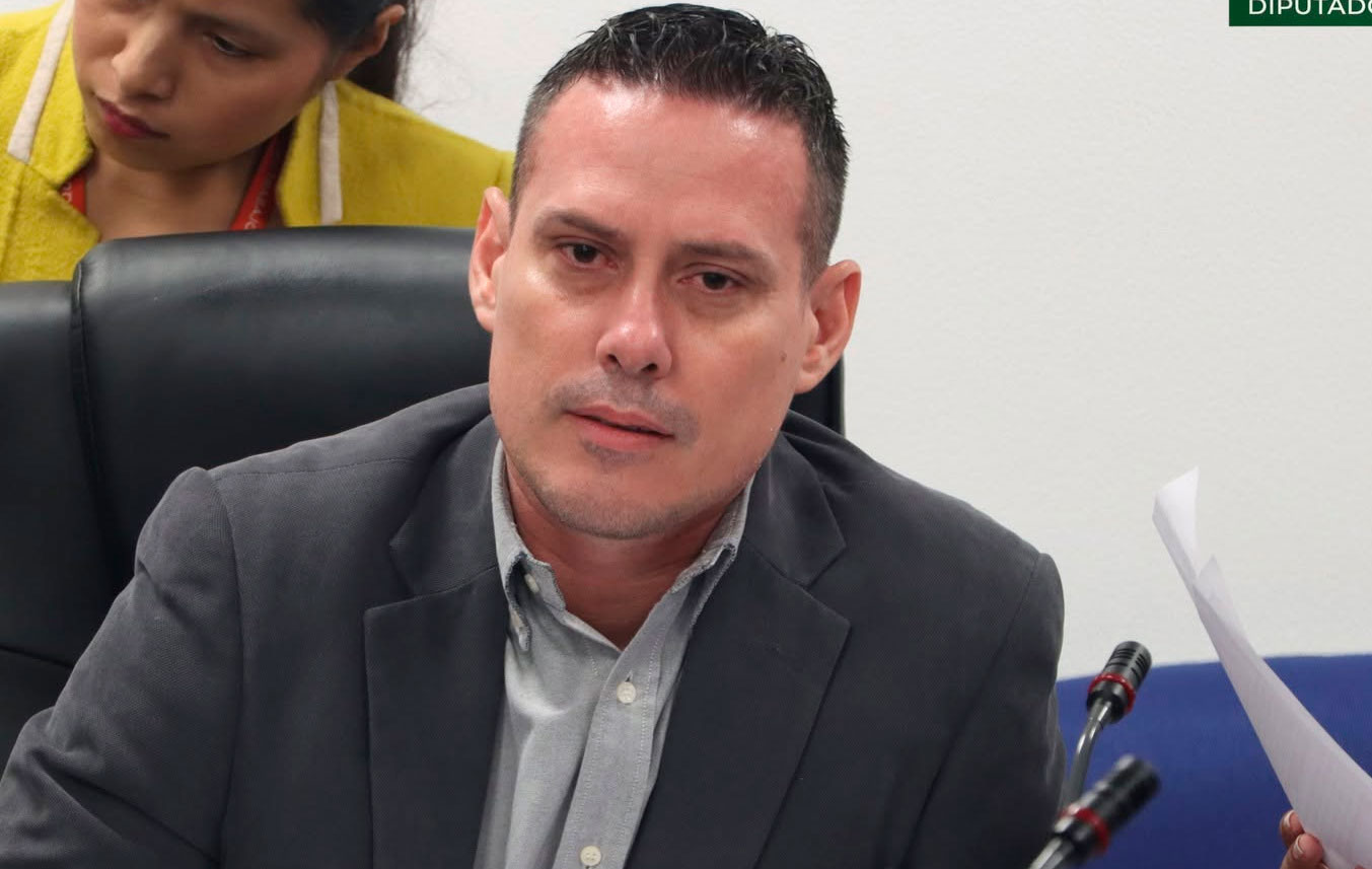 Libre anuncia interpelación a ministro de Gobierno y advierte que podría ser censurado por los bloqueos