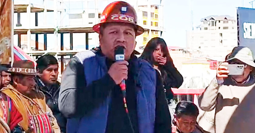 Mario Argollo reaparece en cabildo de El Alto y pide lealtad de las bases a la dirigencia de la COB