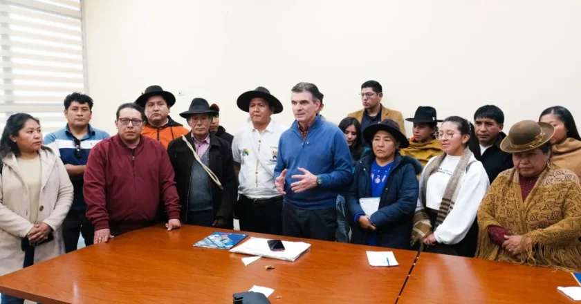 Rodrigo Paz acuerda con campesinos y Bartolinas de Caranavi y afirma que “estamos ganando a los bloqueadores”