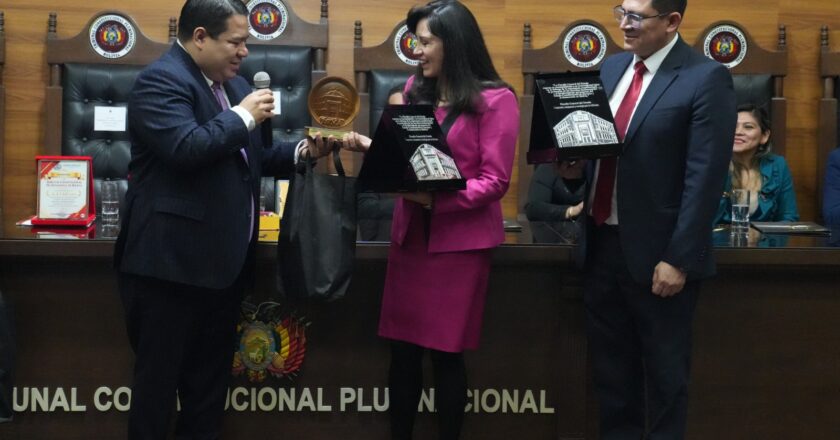 Tribunal Constitucional distingue al Fiscal General Roger Mariaca por su aporte al fortalecimiento de la justicia