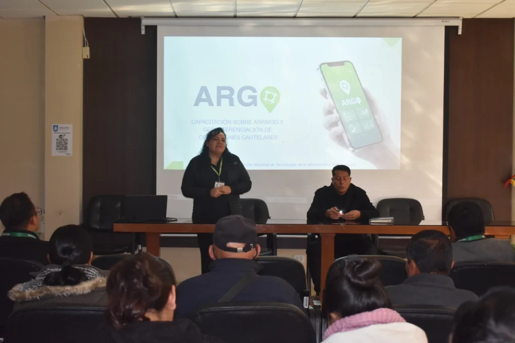 Fiscalía socializa a subalcaldes, dirigentes y vecinos de Sacaba el sistema ARGO para la detención domiciliaria