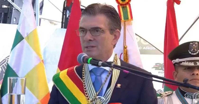 Gobierno anuncia programas de vivienda y cinco reformas legales para la Policía Boliviana