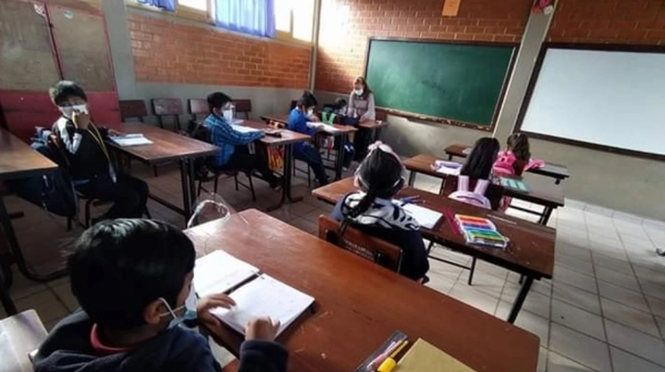 La Paz reanuda las clases este lunes con horario de invierno ampliado en 48 distritos