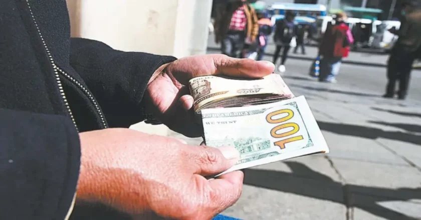 Ministro de Economía estima que el dólar se estabilizará o bajará en dos semanas