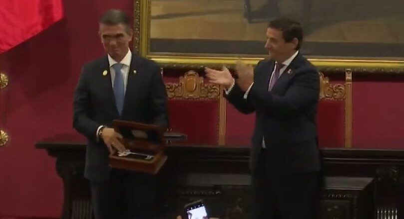 Lima declara Huésped Ilustre a Rodrigo Paz y le entrega la Llave de la Ciudad