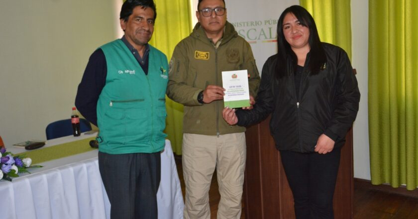 Oruro: Fiscalía fortalece conocimientos de efectivos de la FELCV sobre la Ley Nº 1636