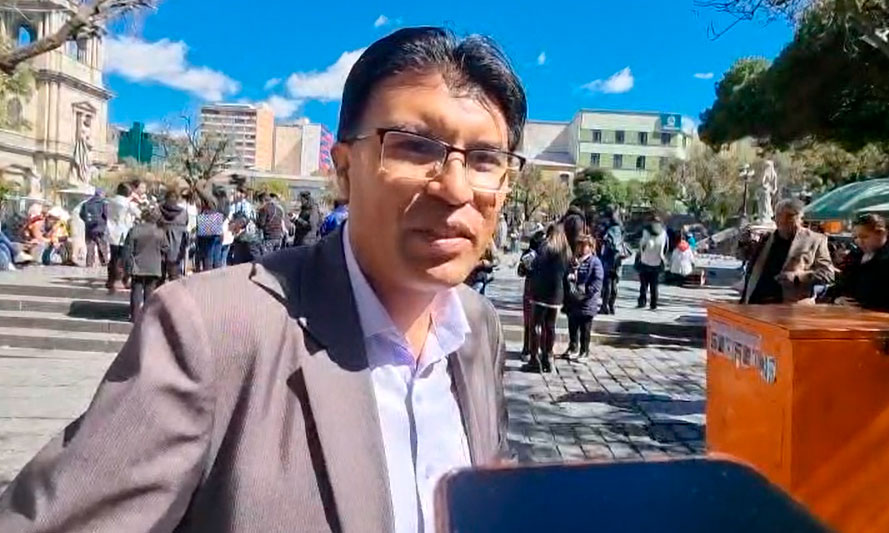 Nilton Condori anuncia que venderá queso, charque y p’ap’i tras su suspensión como senador
