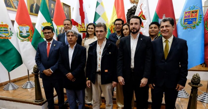 Empieza el fin del centralismo”: Paz y los nueve gobernadores firman acuerdo por el 50/50