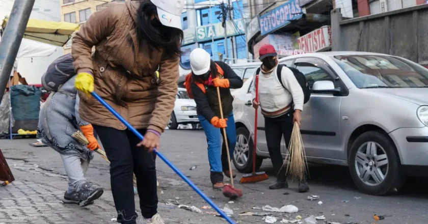 Fesirmes rechaza que personal de salud sea enviado a recoger basura en La Paz