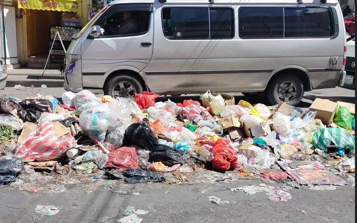 Colegio Médico de La Paz alerta que la acumulación de basura ya representa un riesgo para la salud pública
